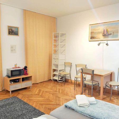 Center ! 3 Stops Away From The Center Of Vienna! エクステリア 写真