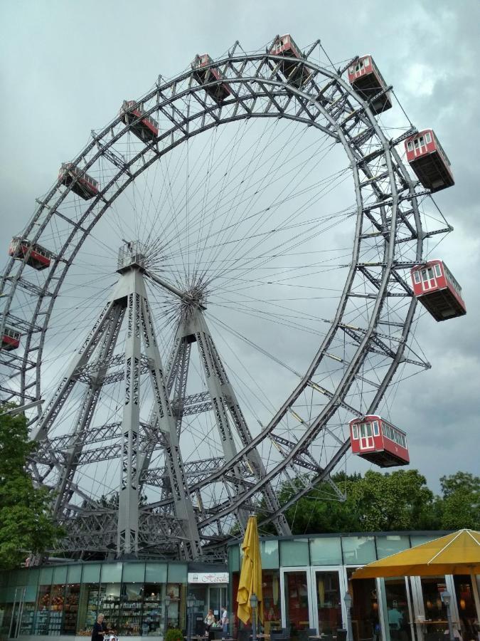 Center ! 3 Stops Away From The Center Of Vienna! エクステリア 写真