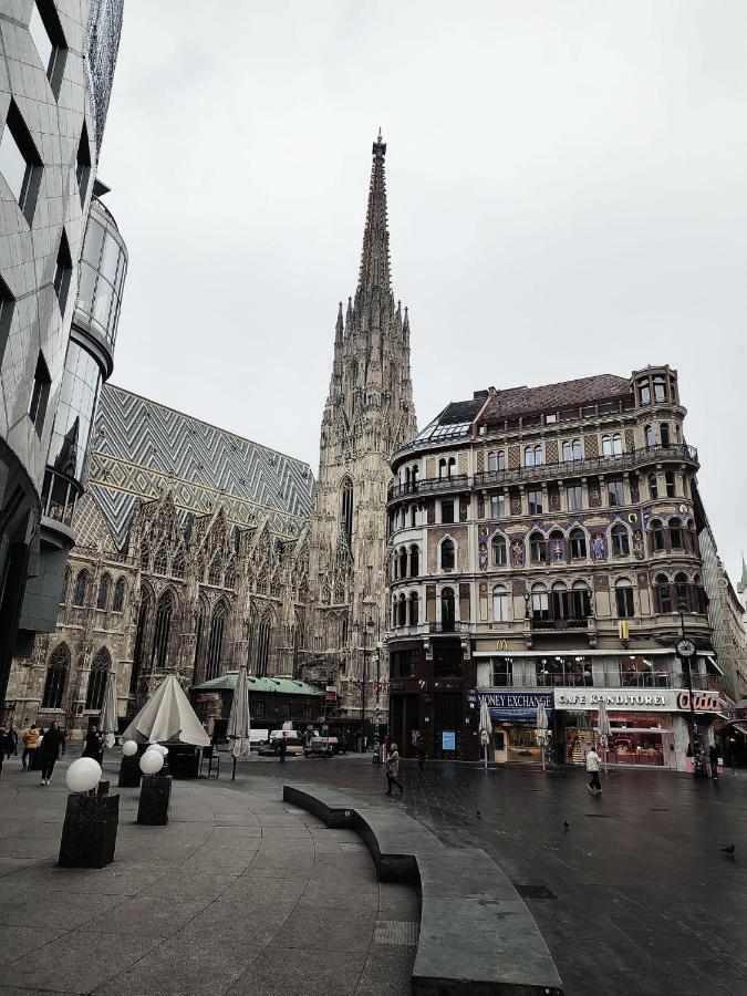 Center ! 3 Stops Away From The Center Of Vienna! エクステリア 写真