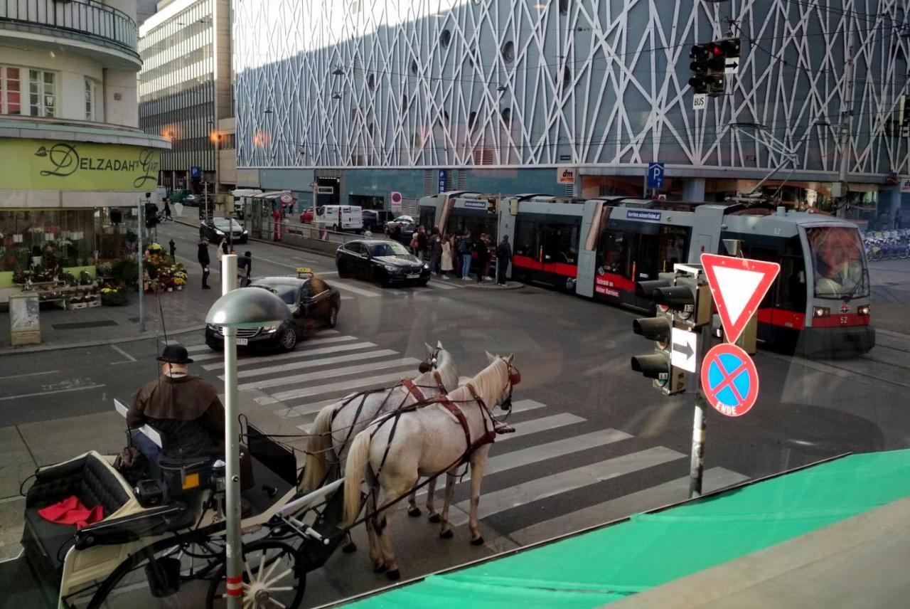Center ! 3 Stops Away From The Center Of Vienna! エクステリア 写真